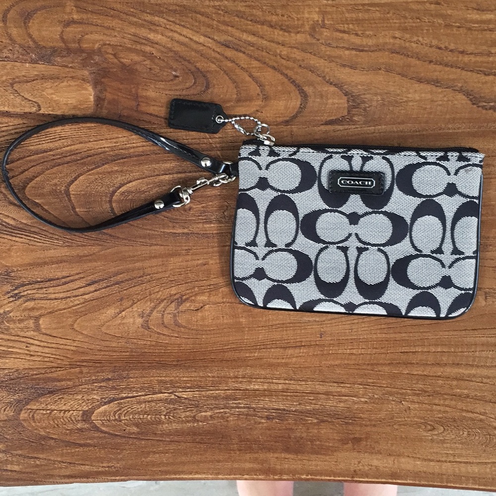 SOLDⓂ️ Coach wristlet NWOT